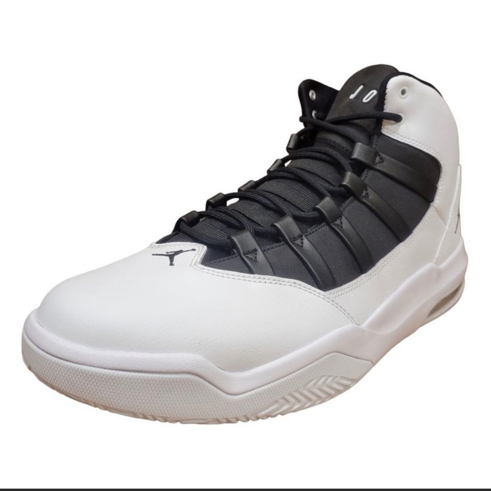 NEW Nike Air Jordan Max Aura Mens Basketball Shoes AQ9084-100 Blk. Wht. NIB